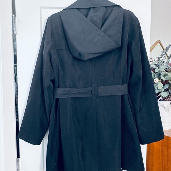 London Fog Black trench coat with lavender lining,hood in size large.Length 36i - Picture 6 of 8